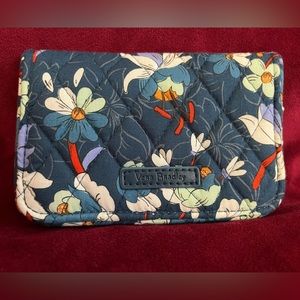 *New without tag. Vera Bradley RFID small bifold wallet “floral bursts”